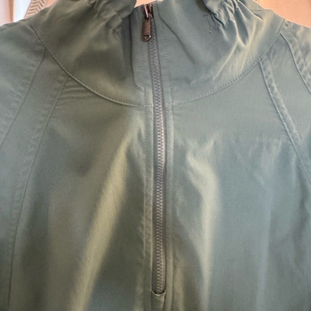 Athleta Advantage Poplin Jacket Raincoat Windbreaker
Size XS NWOT - Picture 11 of 16